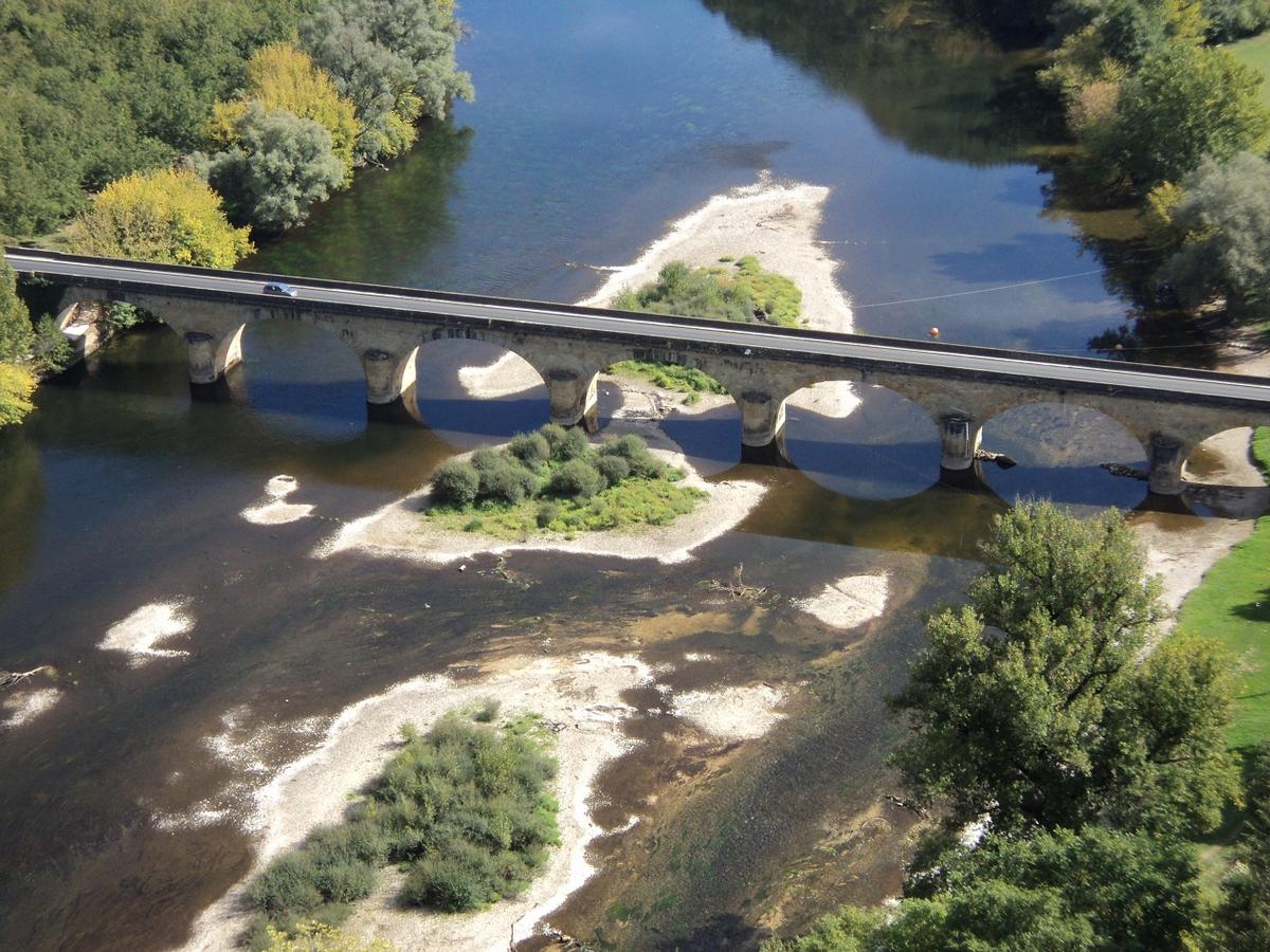 Le pont routier de Castelnaud, sur la Dordogne 