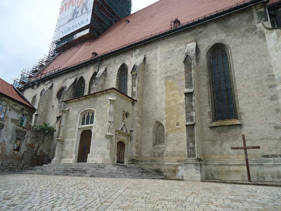 La cathédrale (gothique) Saint-Martin, de Bratislava, était le lieu de couronnement des anciens rois de Hongrie 