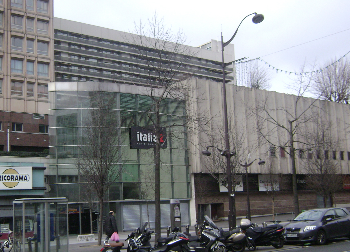 Vues du Centre Commercial Italie 2 du côté de l'avenue d'Italie (Paris 13e) 