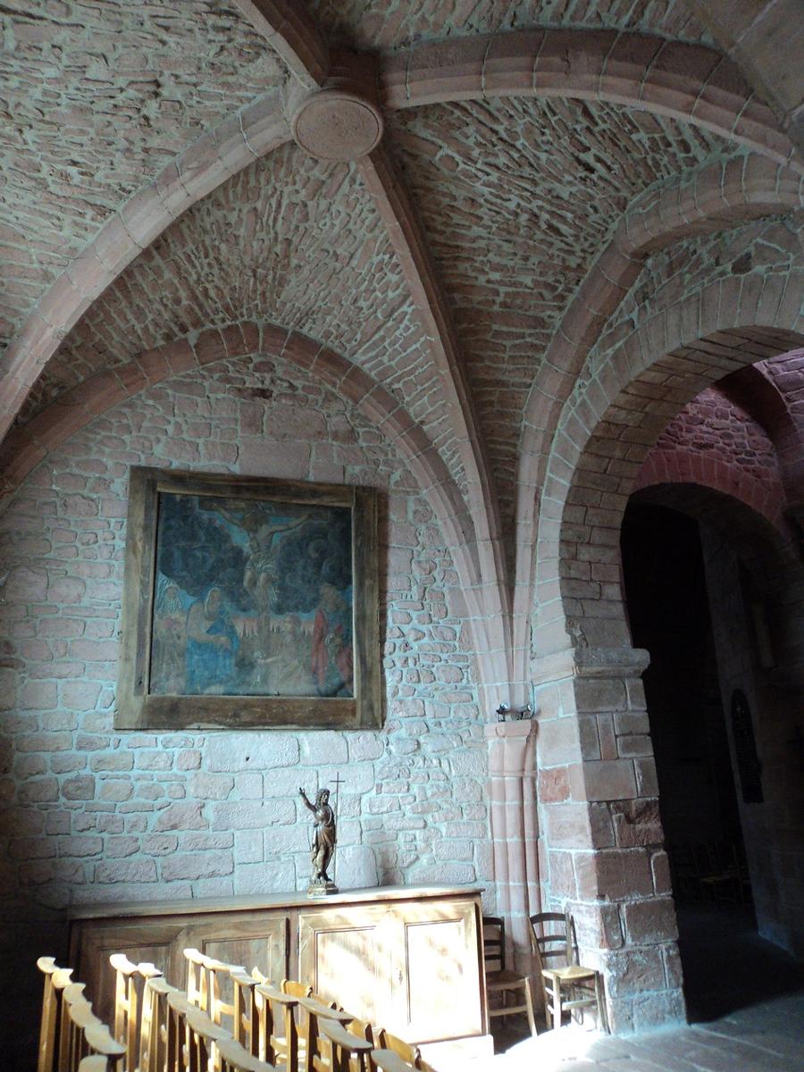 L'intérieur de l'église Saint Pierre de Collonges-la-Rouge (Corrèze) 