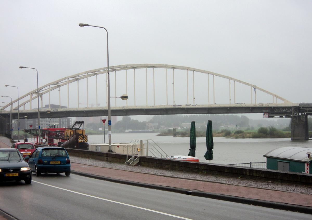 Le pont Wilhelmine (Wilhelminabrug) sur l'IJssel, à Deventer (Overijssel - Pays-Bas) 