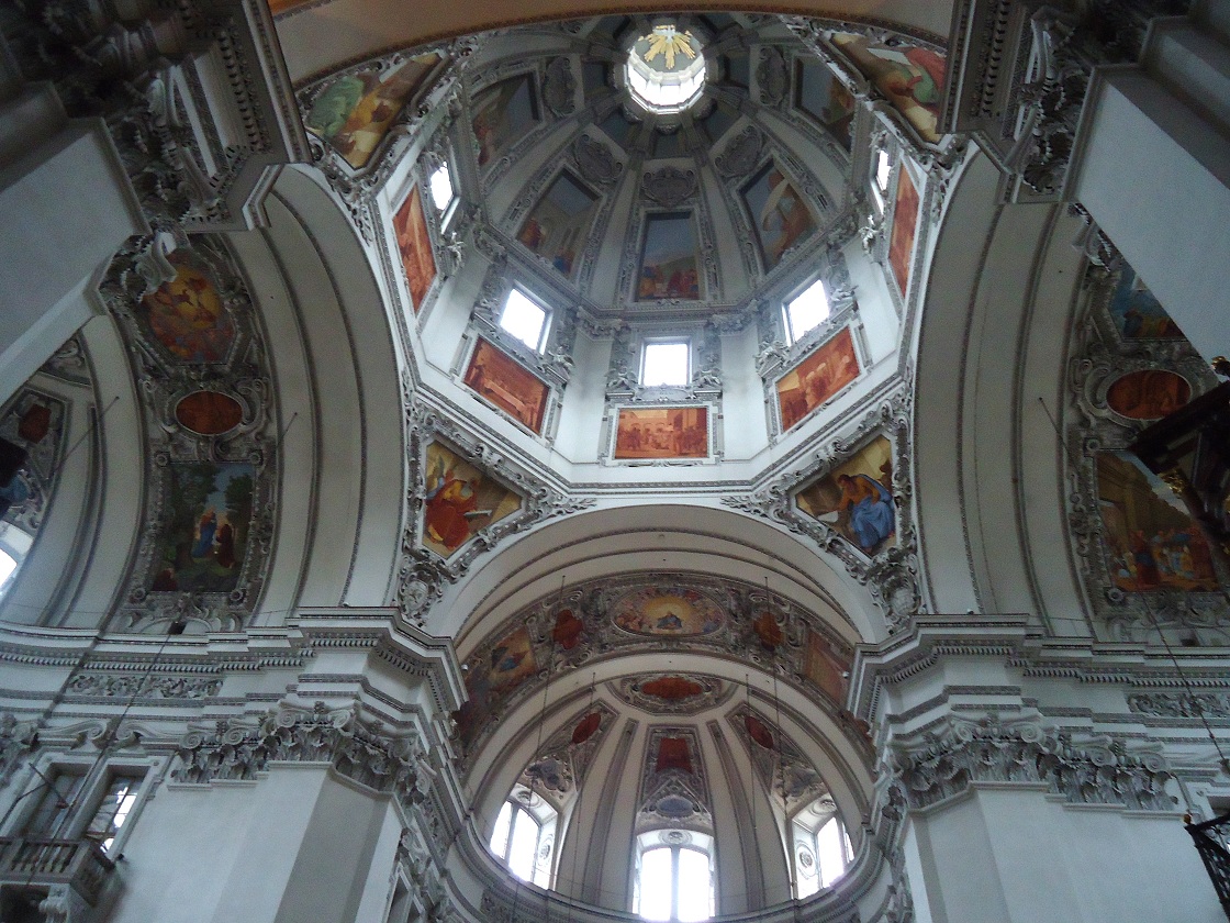 L'intérieur de la cathédrale de Salzbourg 