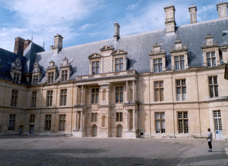 La cour intérieure du château d'Ecouen 