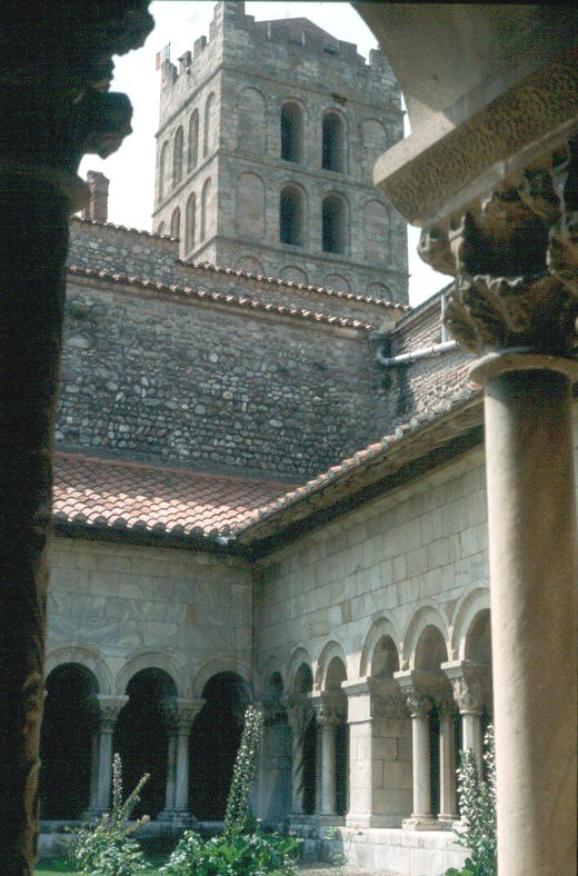 L'église romane d'Elne (Pyrénées orientales) et son cloître 