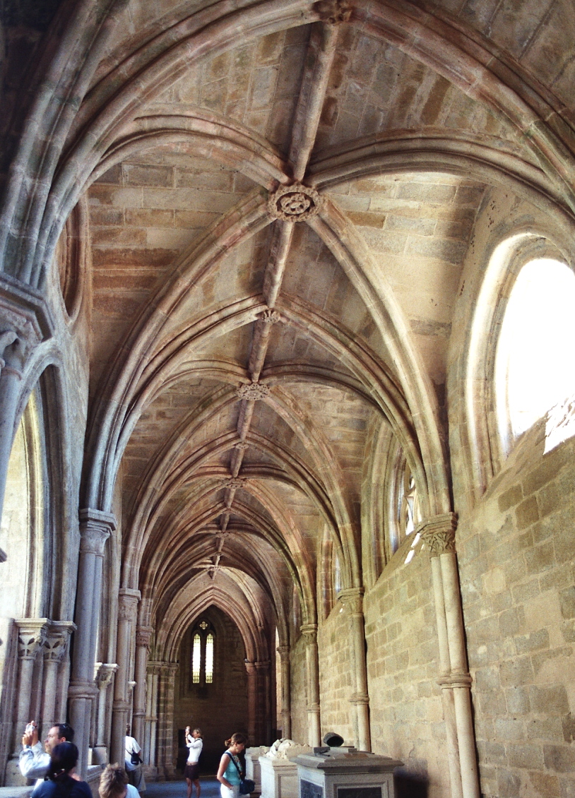 Le cloître gothique de la cathédrale d'Evora 