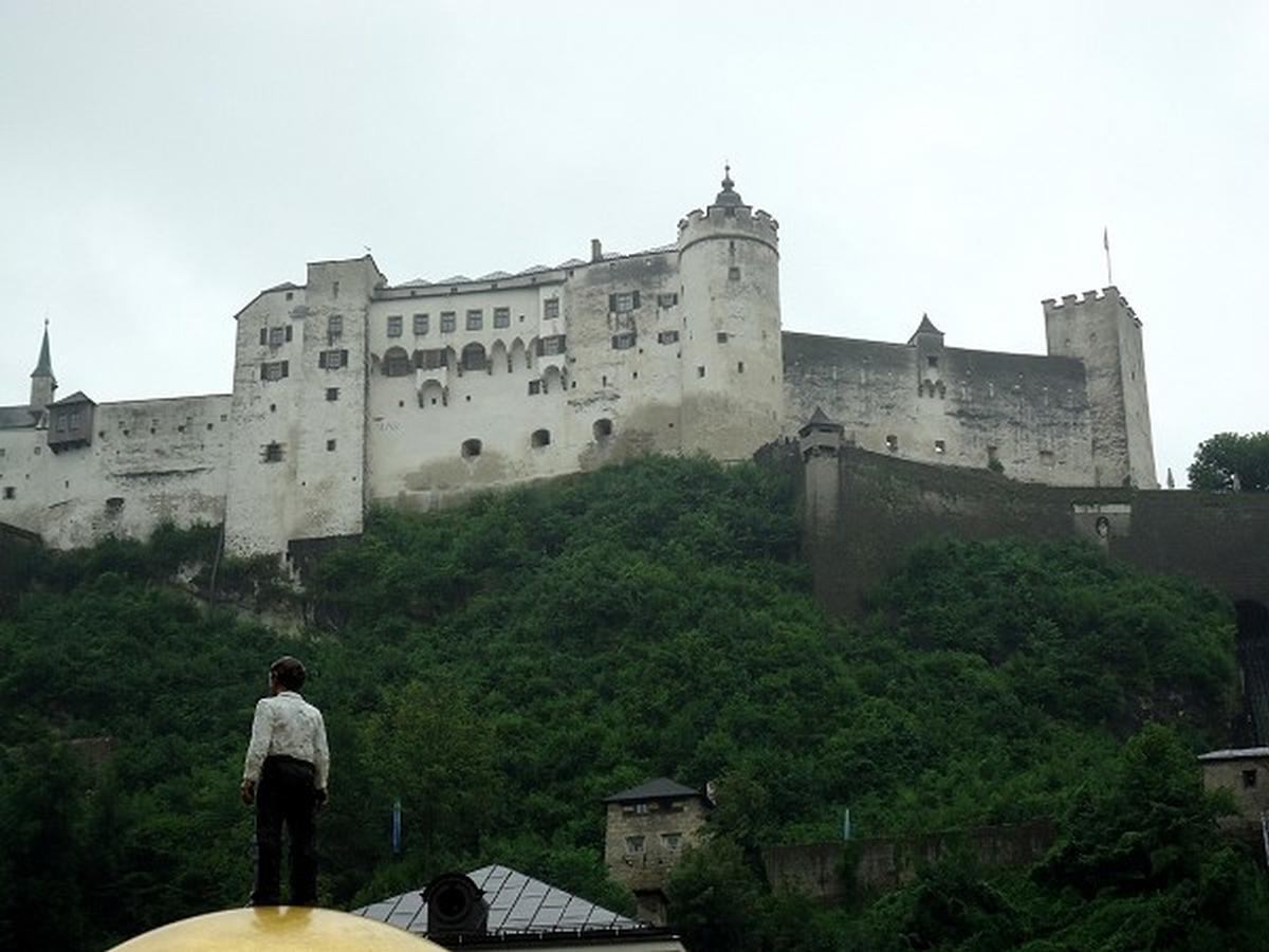 La forteresse de Hohensalzburg, vue depuis le centre ville, résidence secondaire des princes-évêques de Salzburg 