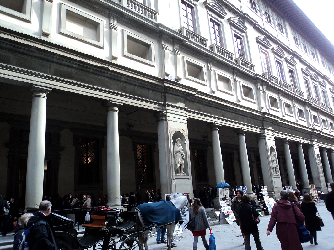 Le rez-de-chaussée du palais des Offices à Florence 