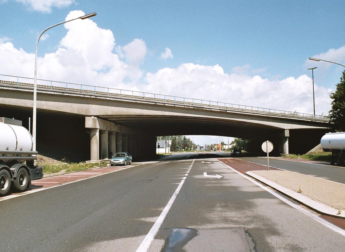Le pont de l'E42 (A15) sur la N29 à Fleurus 