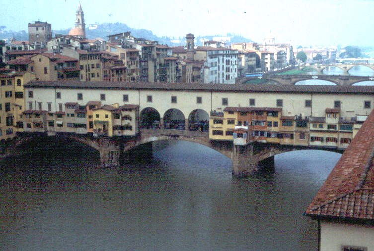 Le ponte vecchio à Florence (Toscane) 
