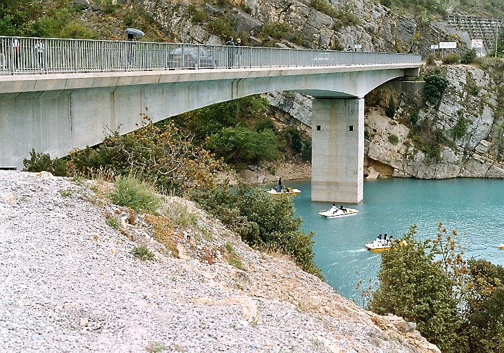 Le pont du Galetas, à la sortie des gorges du Verdon, entre Aiguines (Var) et Moustiers-ste-Marie 