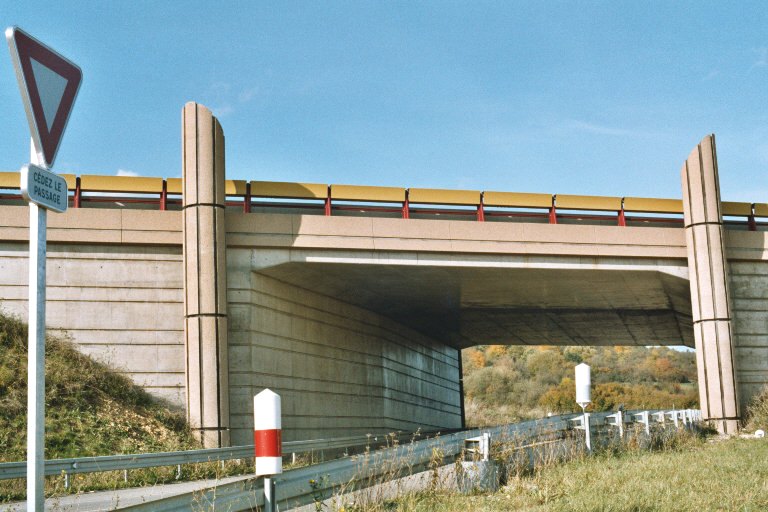 Le pont de la nouvelle voie rapide N52 sur la D9 à Gandrange (Moselle), achevé en 2004 