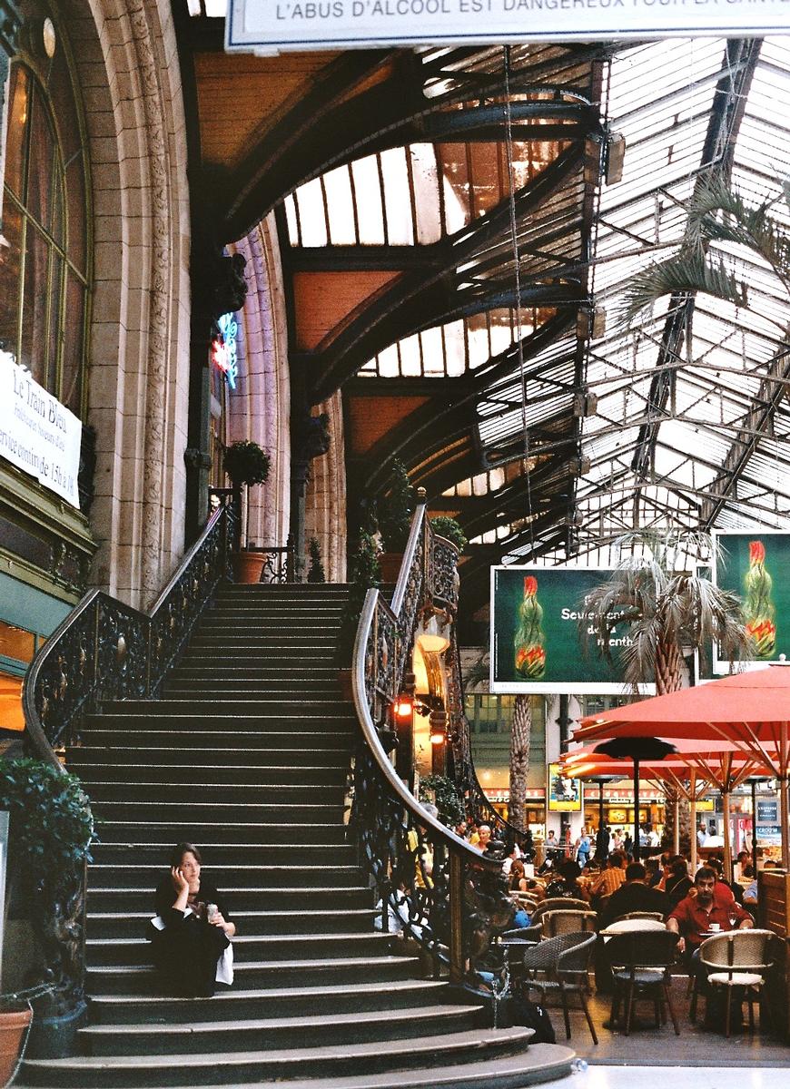 L'escalier de l'entrée du restaurant Le Train Bleu, gare de Lyon à Paris 