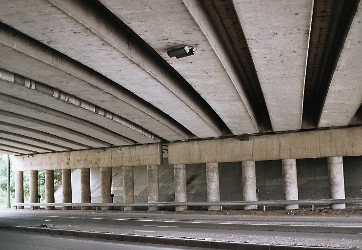 Brücke der E42 über die N5 in Gosselies (Charleroi) 