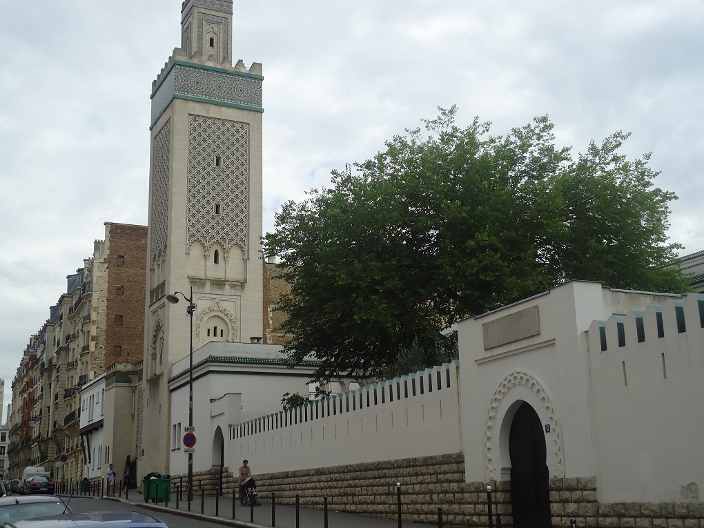 La Grande Mosquée de Paris, inaugurée en 1923, vue depuis la rue Desplas (Paris 5e arr.) 