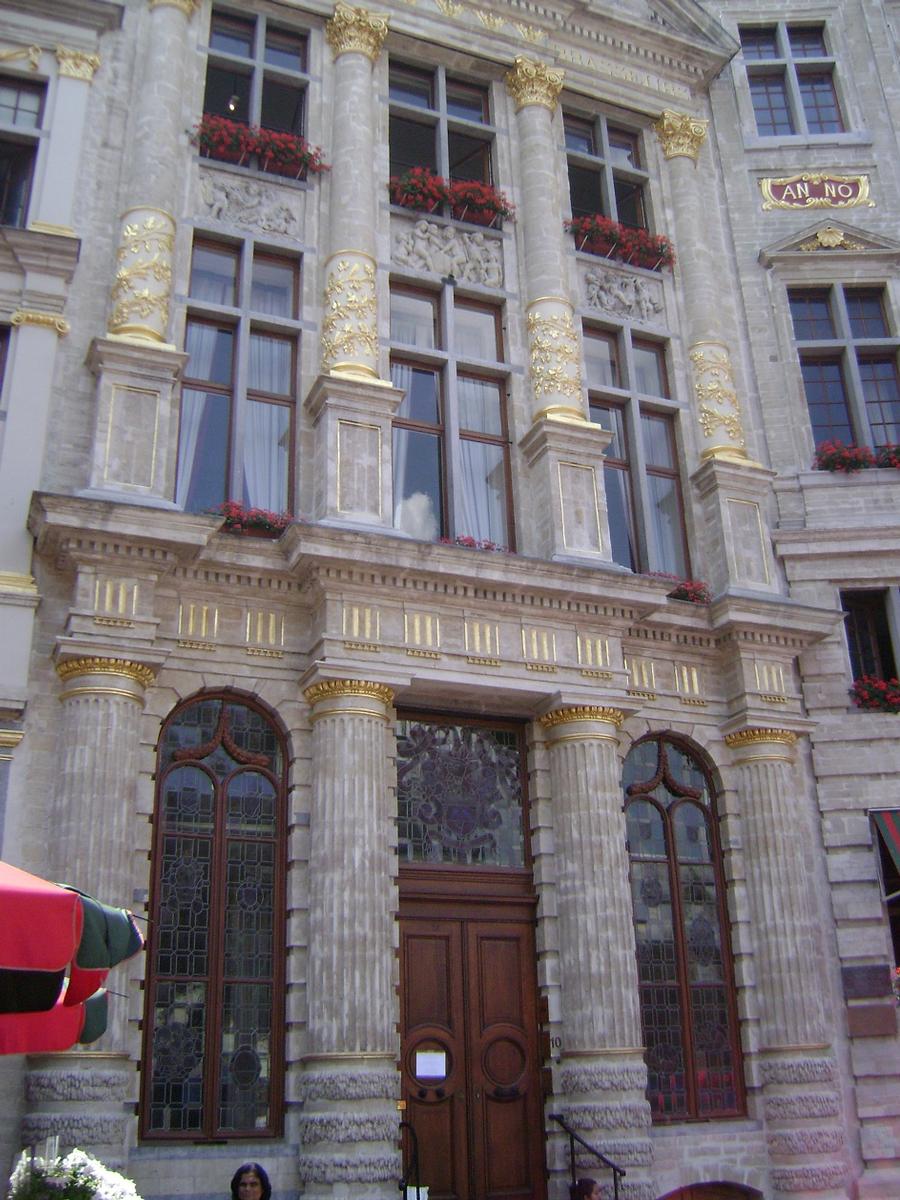 Les maisons des corporations, de style baroque, des n° 11, 12 et 13 de la Grand Place de Bruxelles 