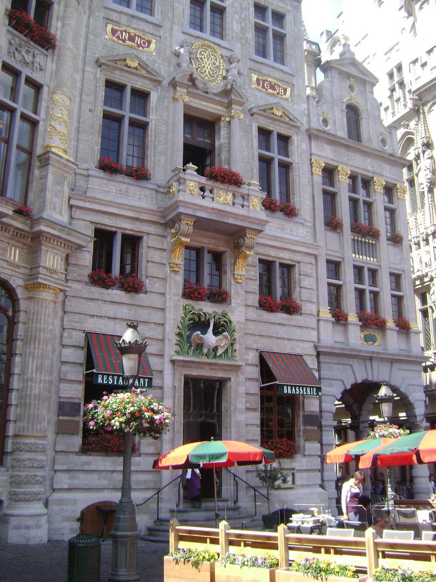Les maisons des corporations, de style baroque, des n° 11, 12 et 13 de la Grand Place de Bruxelles 