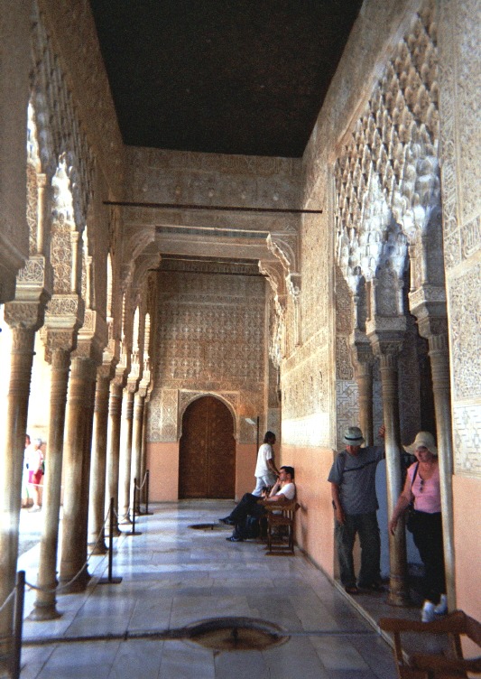 Le patio de los Leones (cour des Lions) de l'Alhambra de Grenade 