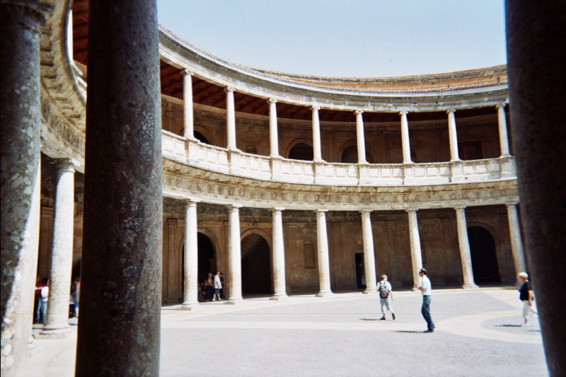 Le palais de Charles-Quint, de style renaissance, dans l'enceinte de l'Alhambra de Grenade 