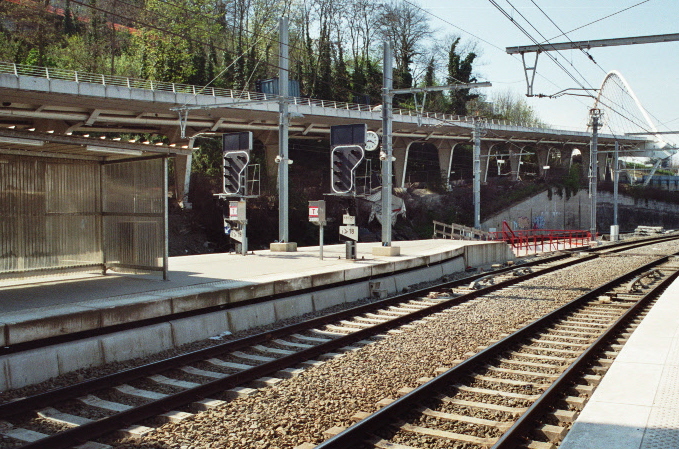 Le pont et la rampe d'accès à la gare TGV des Guillemins, à Liège 