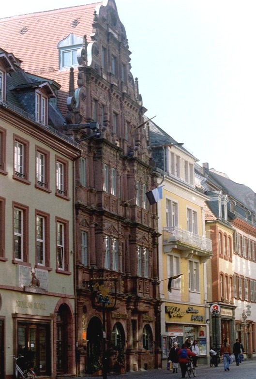 L'hôtel Ritter. C'est la plus ancienne maison privée conservée à Heidelberg (elle date de 1592) 