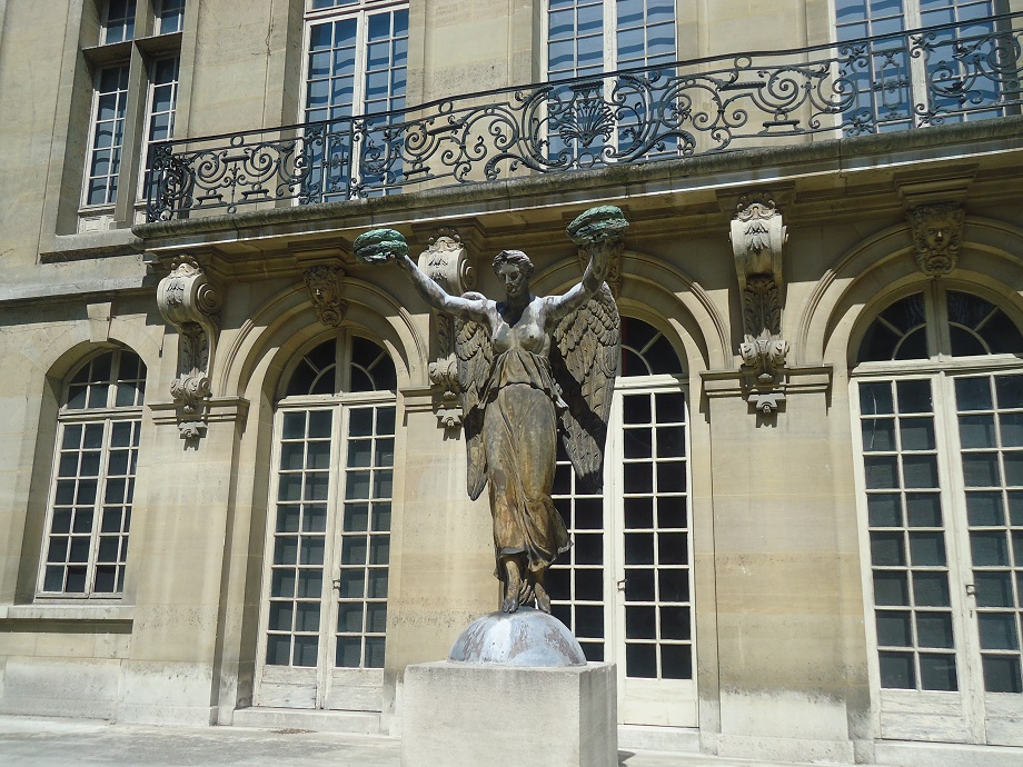Les bâtiments de l'Hôtel Carnavalet, autour de son jardin intérieur (Paris 3e) 