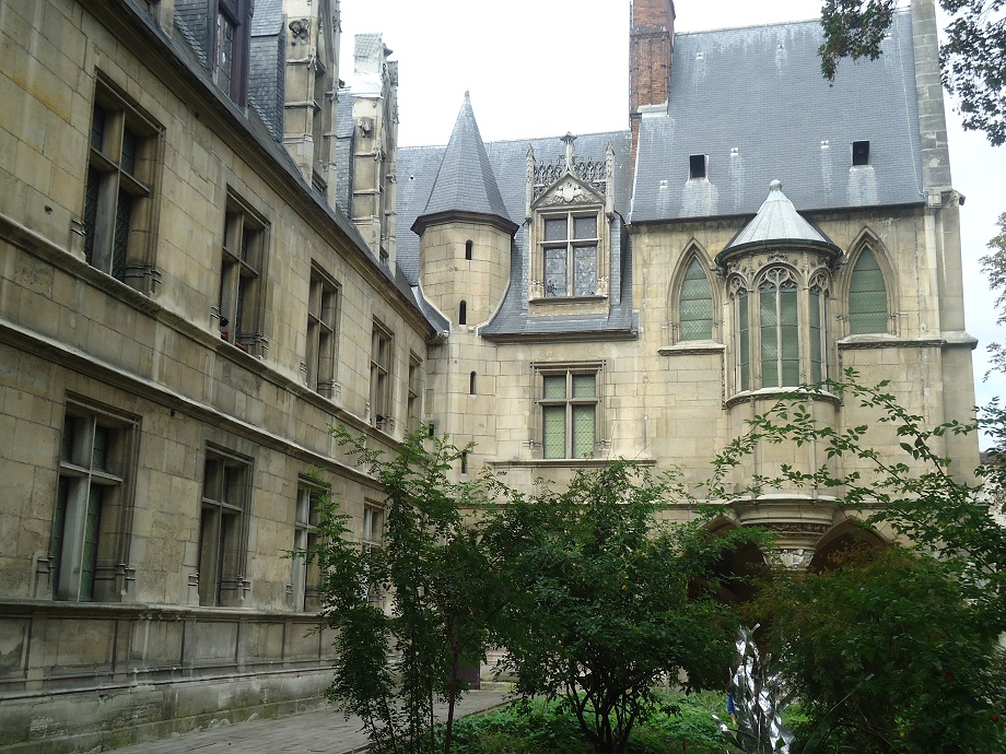 L'Hôtel de Cluny, du côté du boulevard Saint-Germain (Paris 5e) 