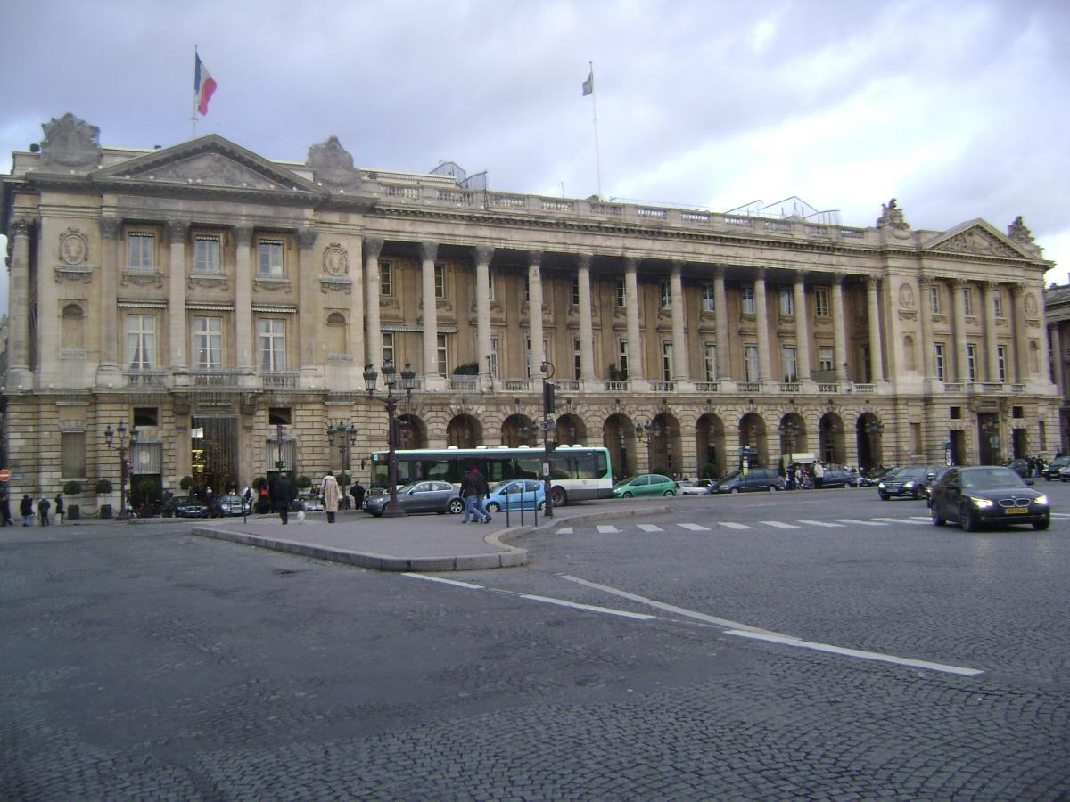 L'hôtel de Crillon, de style classique, occupe la partie nord de la place de la Concorde (Paris 8e) 
