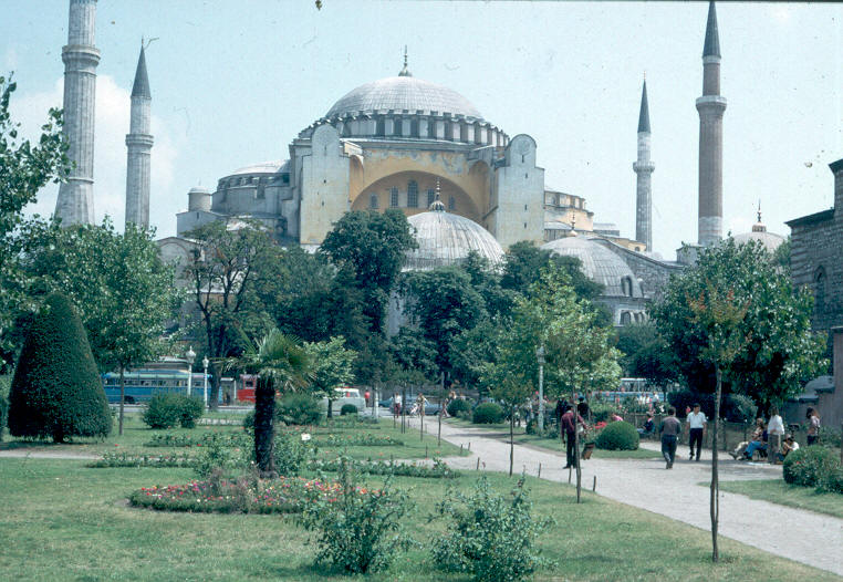 La basilique Sainte Sophie, transformée en mosquée, à Istamboul 