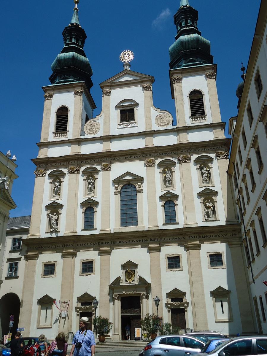 La façade baroque de l'église des Jésuites (Jesuitenkirche) à Vienne 