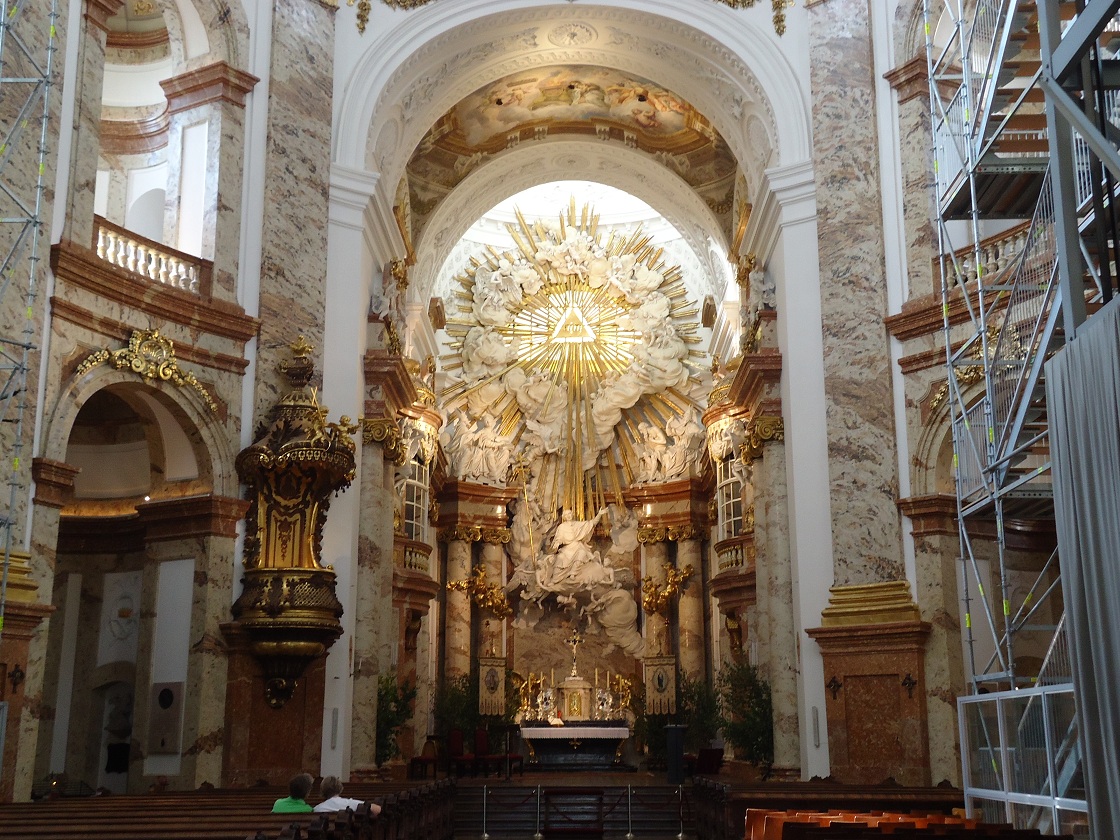 L'intérieur de l'église Saint-Charles-Borromée (Karlskirche) à Vienne 