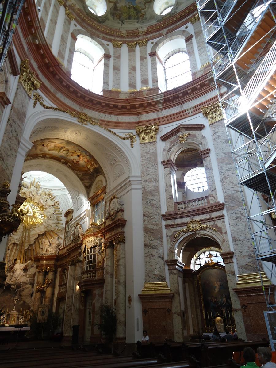 L'intérieur de l'église Saint-Charles-Borromée (Karlskirche) à Vienne 