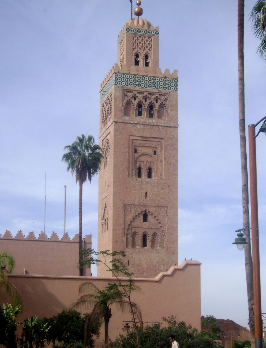 Le minaret de la mosquée de la Koutoubia à Marrakech, qui servit de modèle à la Giralda de Séville 