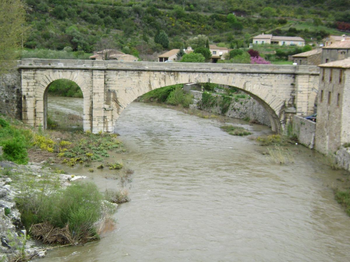 Le pont routier des Auzines, à Lagrasse (Aude) 