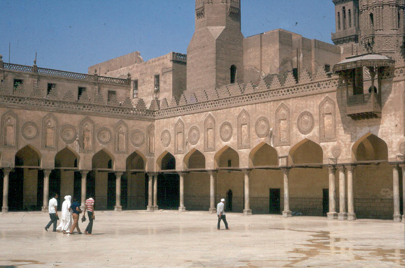 La cour centrale de la mosquée El-Azhar du Caire 