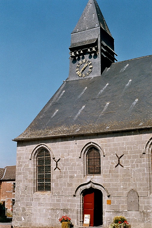 La tour et le côté oriental de l'église (fortifiée) sainte Hiltrude à Liessies (Nord) 