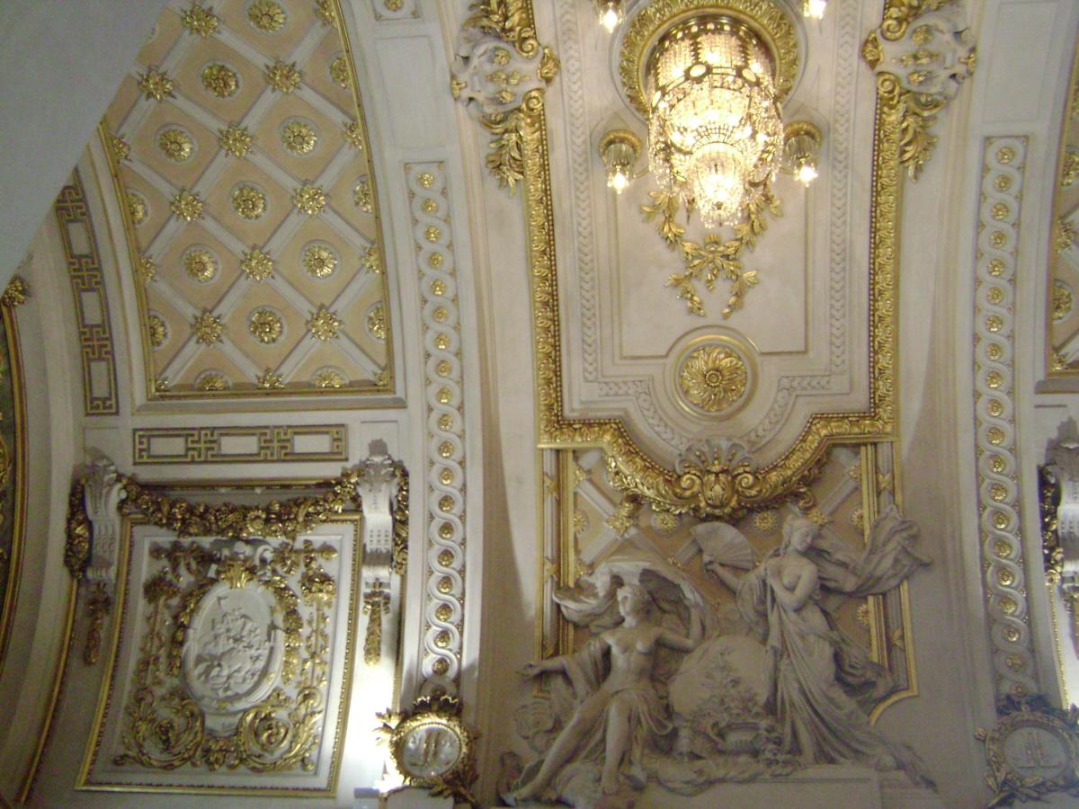 La galerie du 2e étage de l'Opéra de Lille 