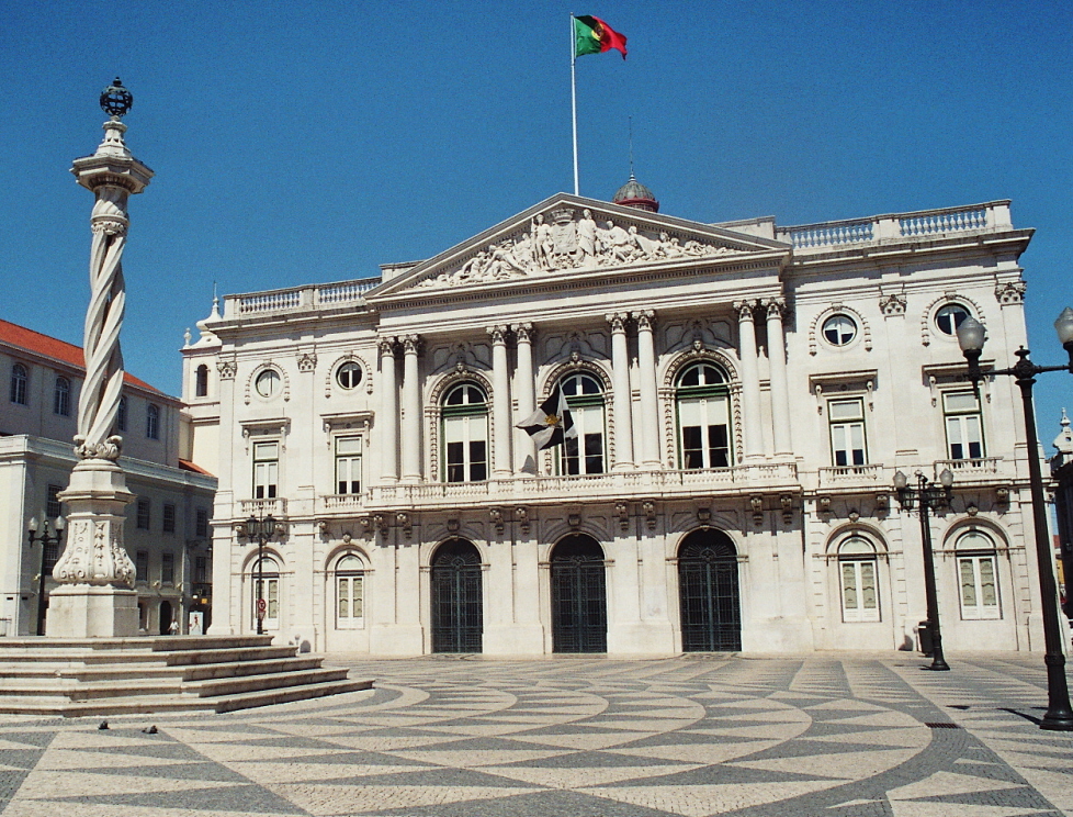 La façade néoclassique de l'Hôtel de Ville (Camara Municipal) de Lisbonne, située praça do Municipio 
