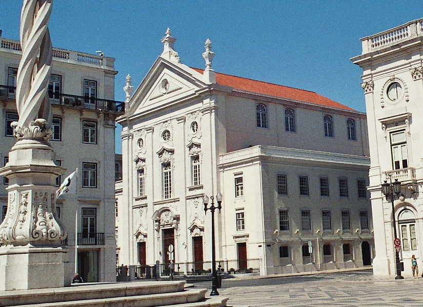 La façade néoclassique de l'église Sao Juliao (saint Julien), largo de Sao Juliao, à Lisbonne 