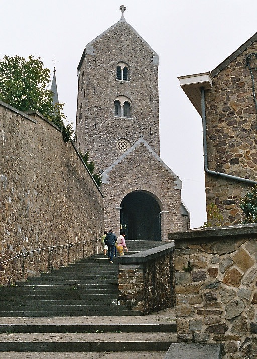 La tour de façade (romane) de la collégiale de Lobbes (Hainaut) 