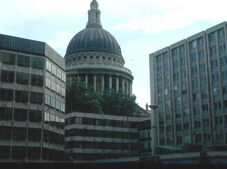 La coupole de la cathédrale Saint Paul, dans la City de Londres 