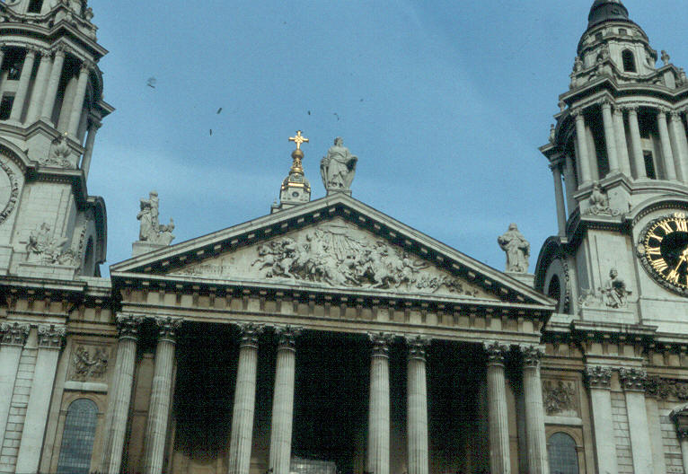 La façade de la cathédrale Saint Paul de Londres 