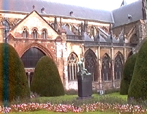 Le bas-côté sud de l'église romano-gothique Saint Servais, à Maastricht 