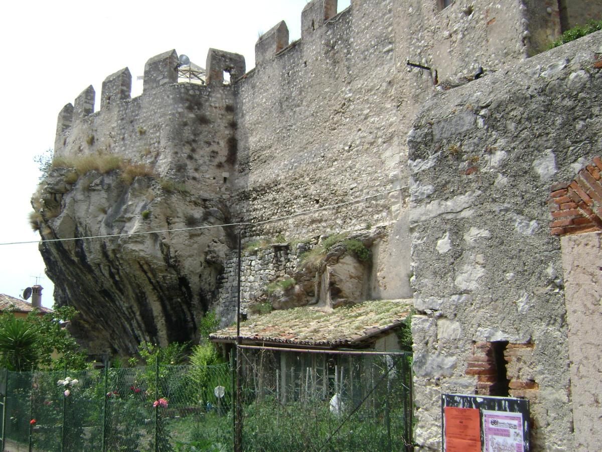Le château de la famille della Scala (Scaliger) à Malcesine, sur la rive orientale du lac de Garde (Vénétie) 