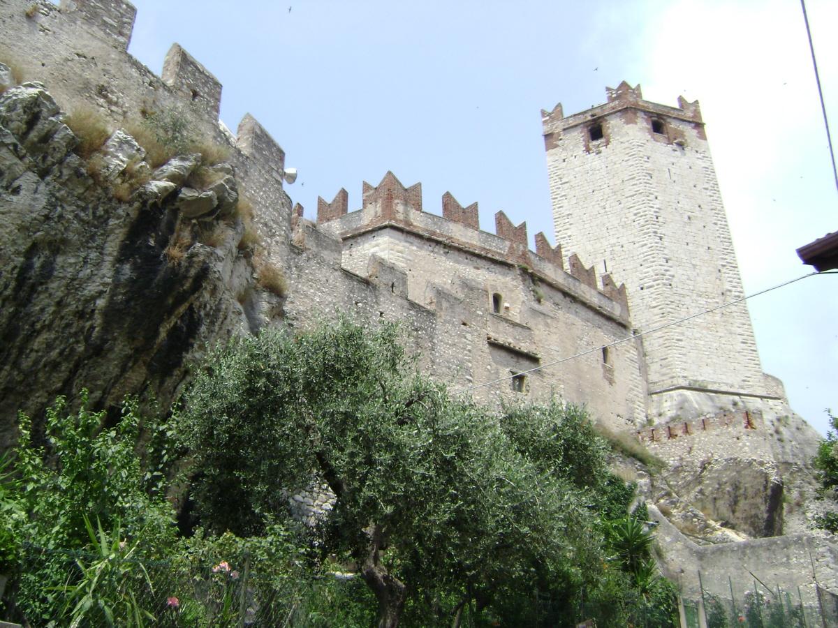 Le château de la famille della Scala (Scaliger) à Malcesine, sur la rive orientale du lac de Garde (Vénétie) 