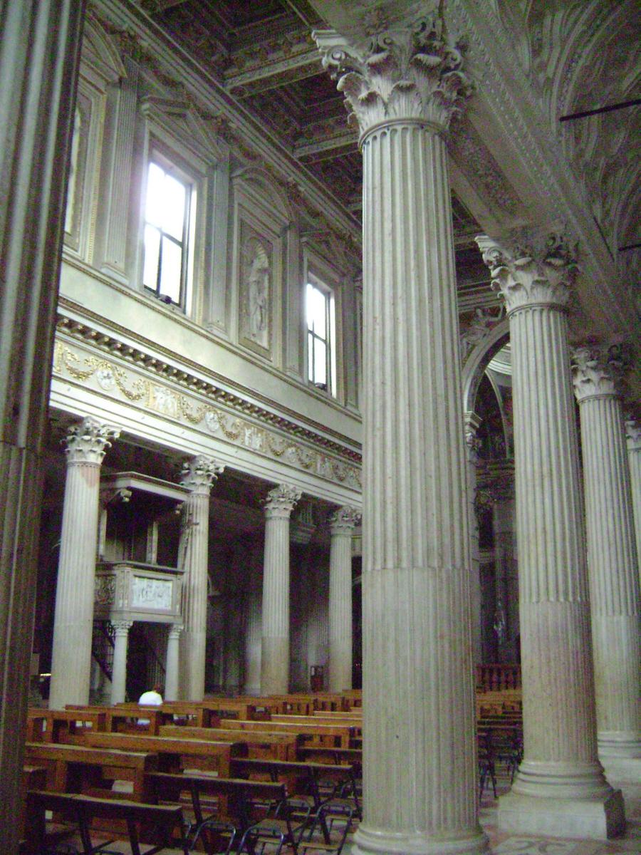 L'intérieur de la cathédrale de Mantoue (Lombardie) a été réalisé en 1545, dans un style renaissance, selon les dessins de Giulio Romano 
