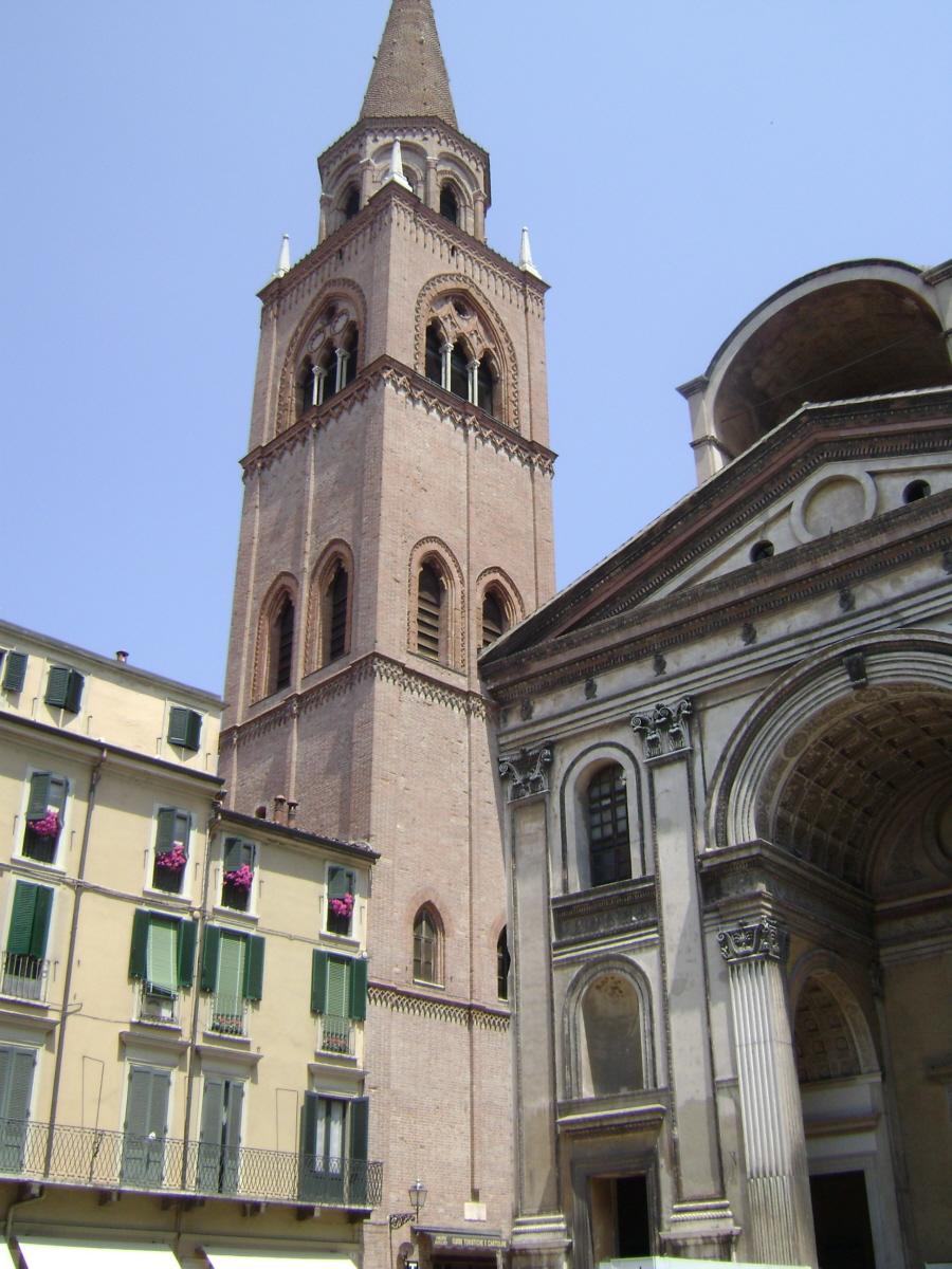 La façade de l'église San Andrea, à Mantoue (Lombardie) 