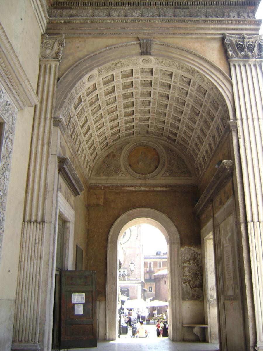 Le plafond à caissons du portail de la basilique San Andrea de Mantoue 