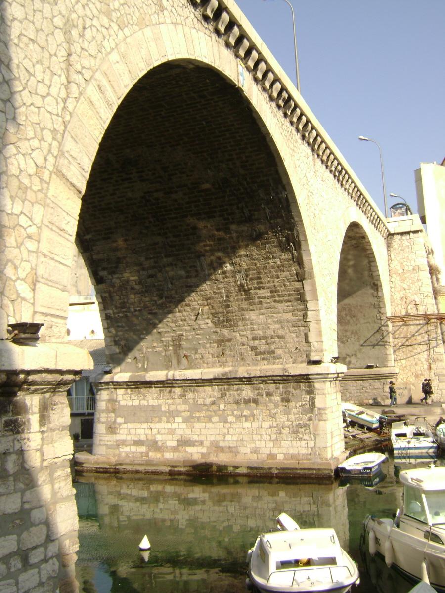 Le pont du vallon des Auffes, sur la corniche de Marseille 