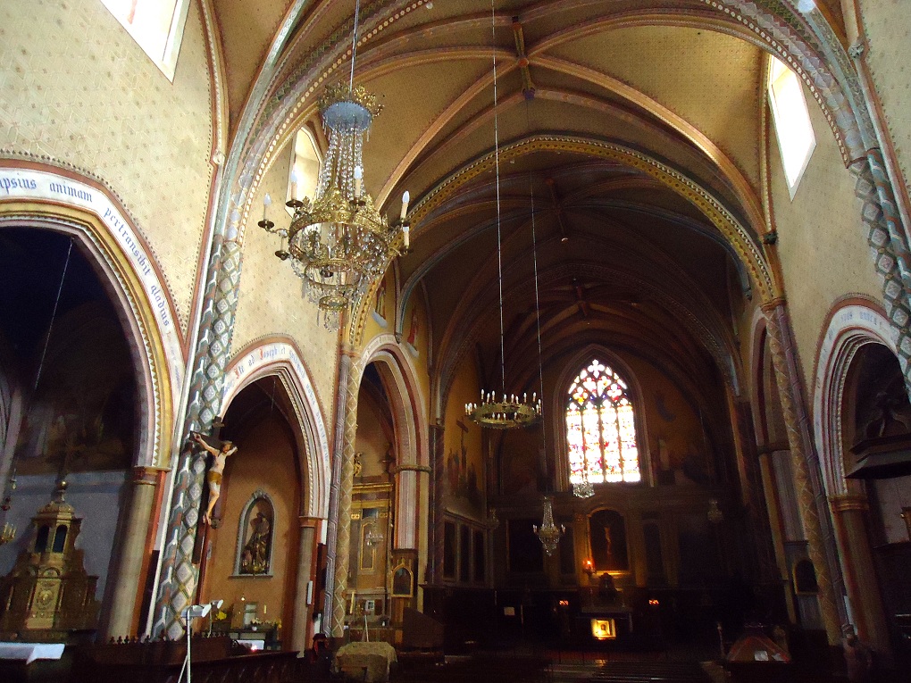 La nef et les voûtes gothiques de l'église Saint Maur de Martel (Lot) 