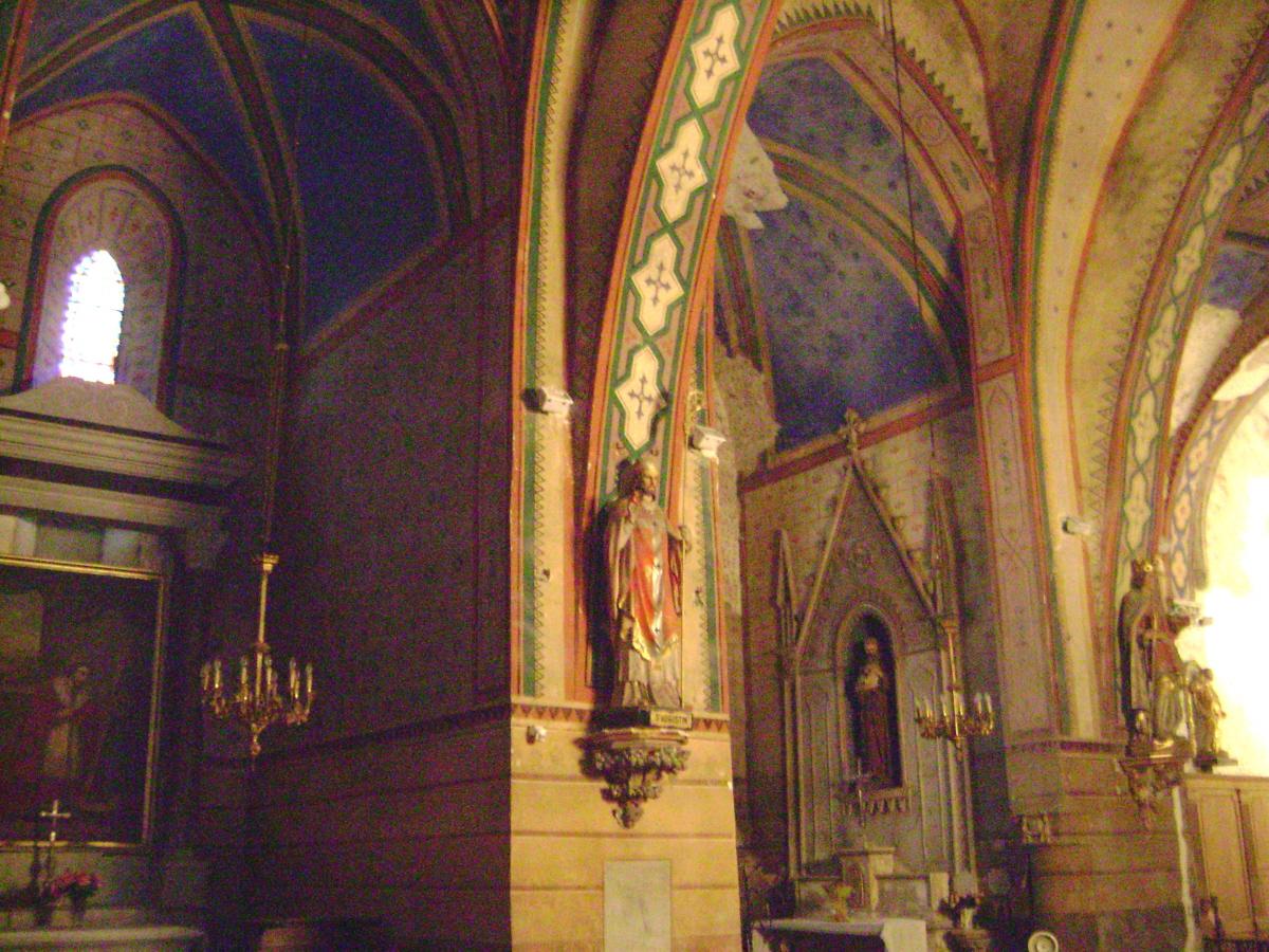L'intérieur et lesvoûtes de l'église Saint Etienne de Mas-Cabardès (Aude) 